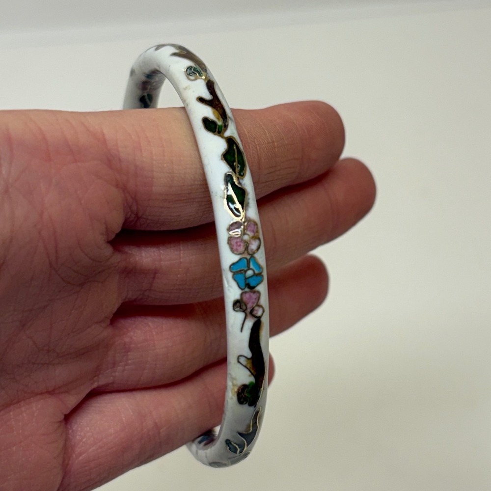 Vintage White Cloisonne Enamel Floral Bangle Bracelet 8 Inch Inner Circumference